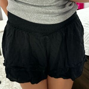Hollister black, high-rise Shorty skirt